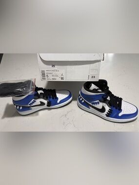 Nike Air Jordan 1 Mid SE Sisterhood Game Royal Women Size 5 / Men 3.5 CV0152-401